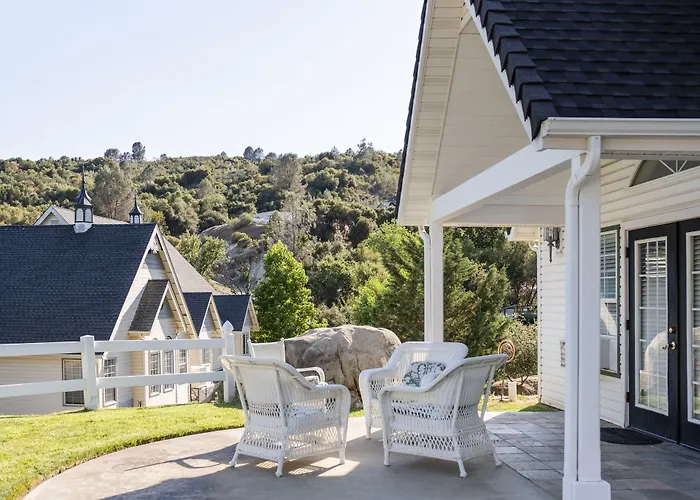 Hounds Tooth Inn