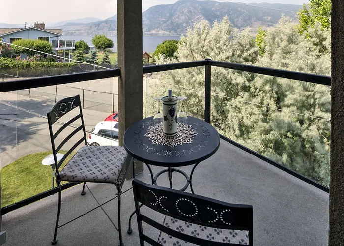 Above The Beach Guest Suites