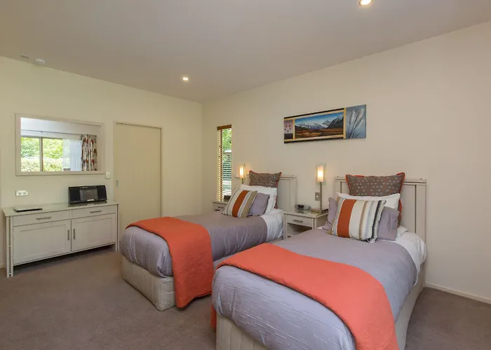 Maple Lodge Luxury Bed & Breakfast