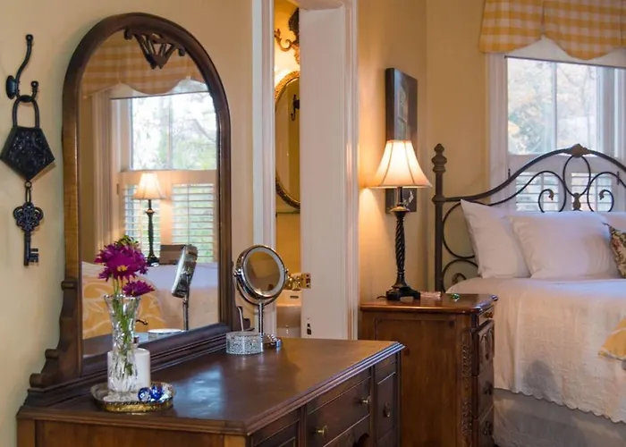 Oak Hill On Love Lane Bed And Breakfast Inn