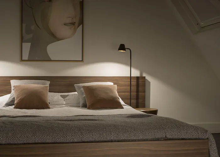 Commune Suites