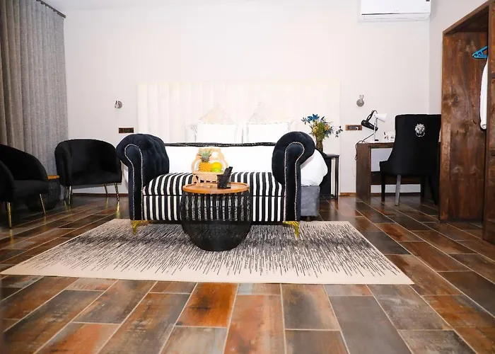 Tshiberry Bed & Breakfast