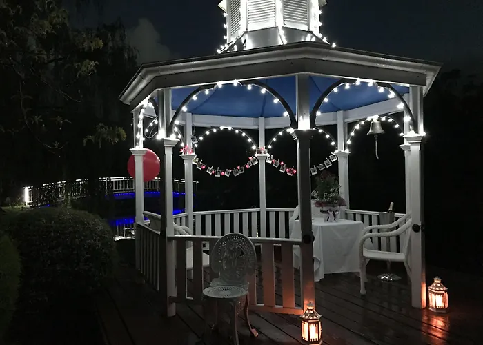 Lakeside Cottage Luxury B&B