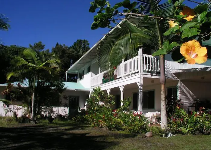Lava Tree Tropic Inn