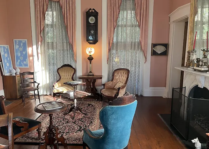 Corners Mansion Inn - A Bed And Breakfast