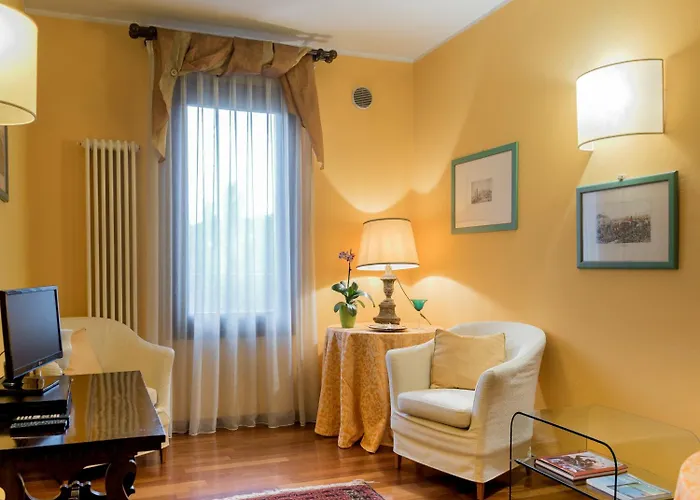 Piazza Nova Guest House