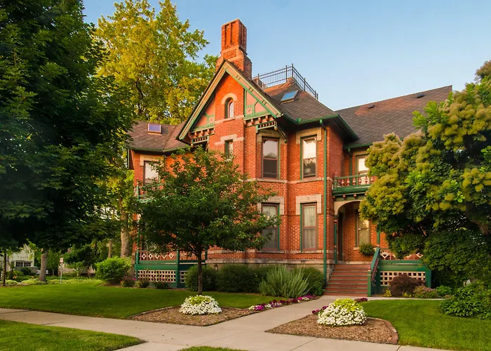 Historic Webster House Bed And Breakfast Inn