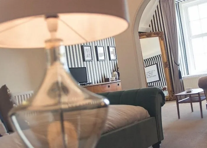 Coed Mawr Hall Bed & Breakfast