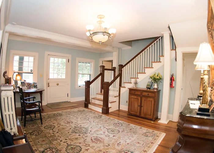 Pinecrest Bed & Breakfast