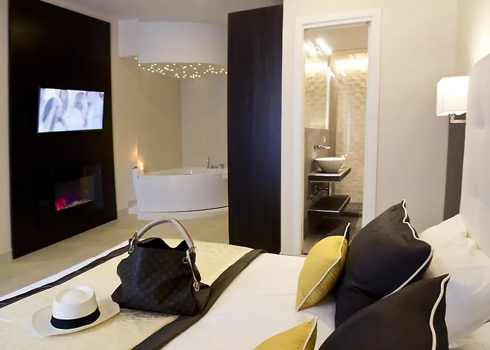 Roman Holidays Boutique Hotel