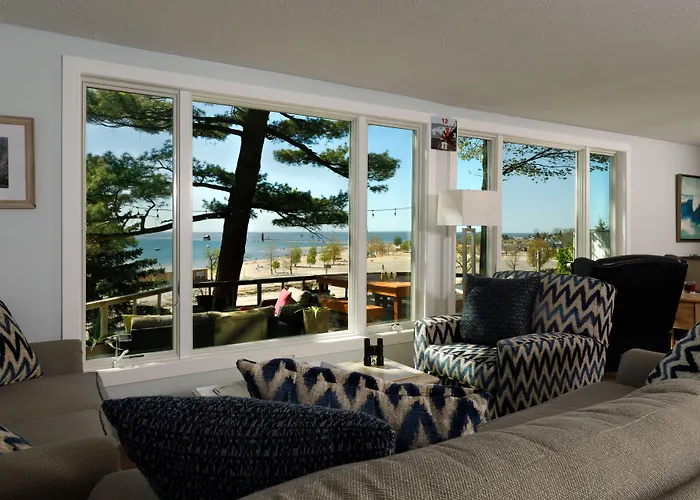 Looking Glass Beachfront Inn