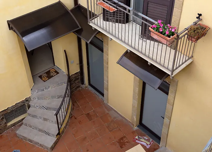 B&B Il Melograno Antico Con Terrazza E Giardino