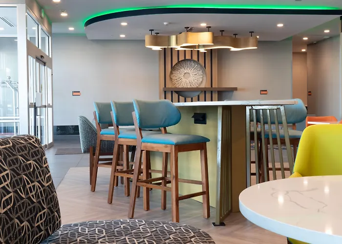 La Quinta Inn & Suites By Wyndham San Antonio Seaworld Lafb