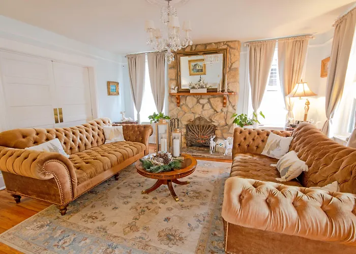 Inn On Charlotte Boutique Hotel