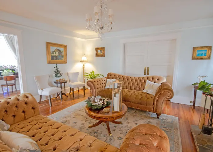 Inn On Charlotte Boutique Hotel