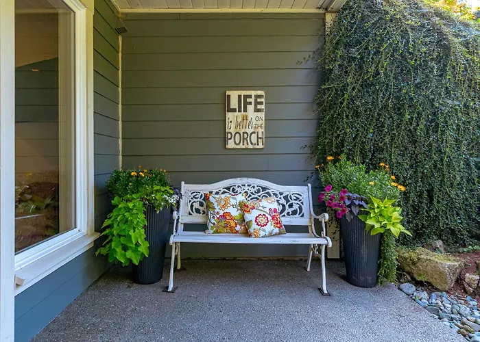 Shawnigan Suite B & B