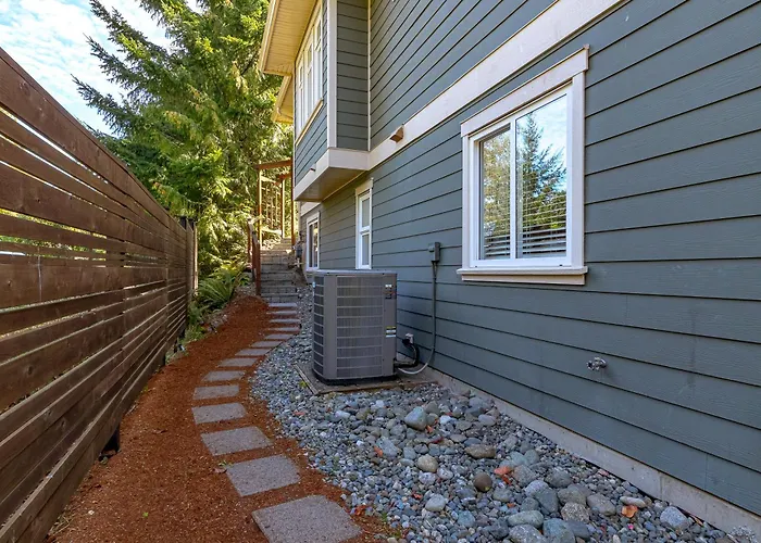 Shawnigan Suite B & B