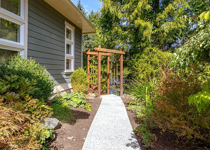 Shawnigan Suite B & B
