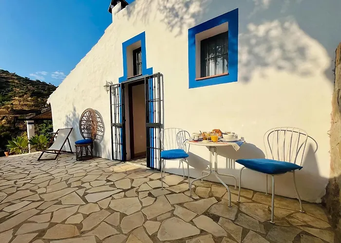 Casa Blanca Y Azul