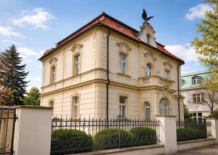 Residence Dykova - former Pension Jana, Domov Mládeže