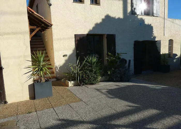 Les Pucines T2 bas de villa