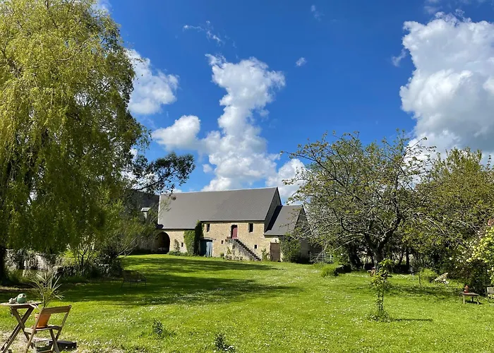 Le Manoir Des Doyens Loft - Sleeps 8 - D-Day Museum On-Site - Ten Minute Walk To Commonwealth Cemetery!