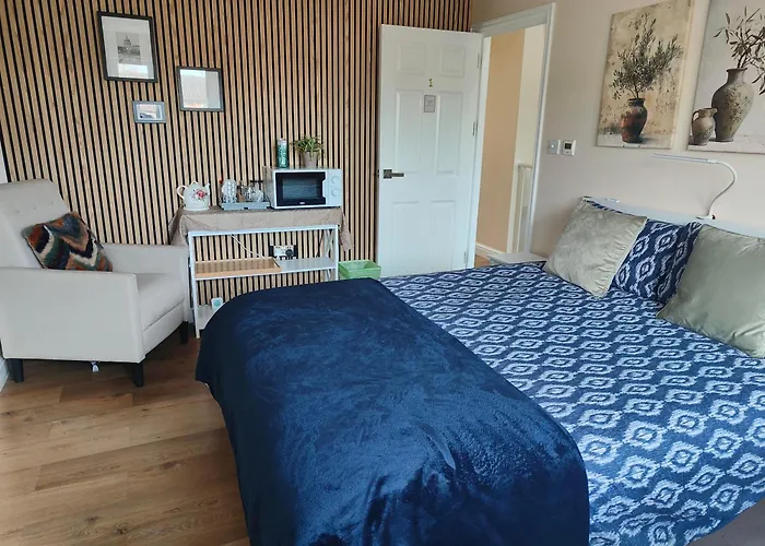 Clifton House O2 & Excel Rooms With Private Bathroom And Breakfast Option
