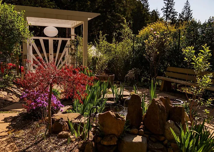 Sungate On Salt Spring - Luxurious Suite With Cedar Hot Tub & View