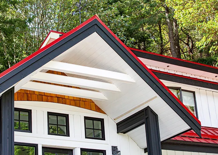 Sungate On Salt Spring - Luxurious Suite With Cedar Hot Tub & View