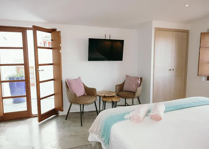 Eleven, Boutique Luxury House & Garden