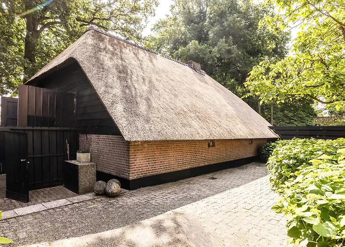 Luxe Veluwse Bosrand Suite met Jacuzzi en Zwembad