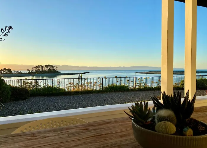 Villa Victoria - Waterfront Nelson