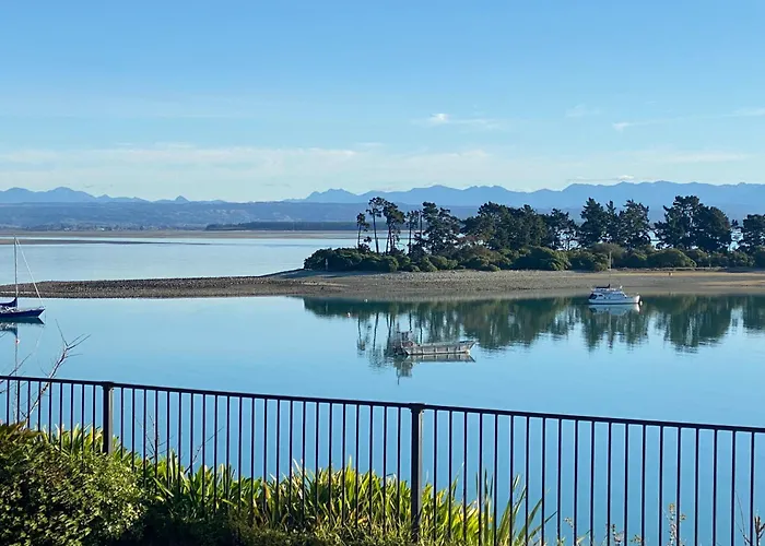 Villa Victoria - Waterfront Nelson