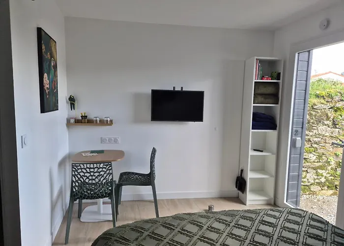 Chambre indépendante avec terrasse extérieure proche aéroport et Nantes centre