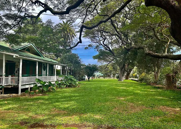 Hale Naalehu Llc Bed And Breakfast