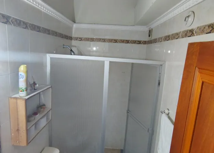 Habitación Confort Aire Tv Wifi Desayuno y Baño compartido - centro 5 min