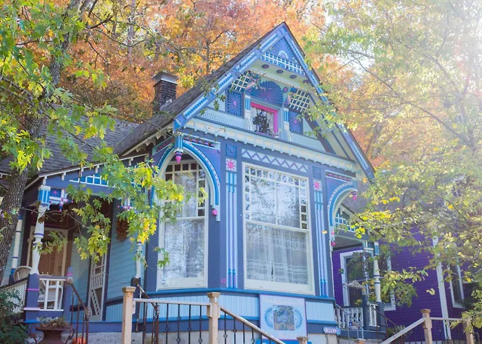 Cliff Cottage Inn, Downtown Bed & Breakfast Eureka Springs