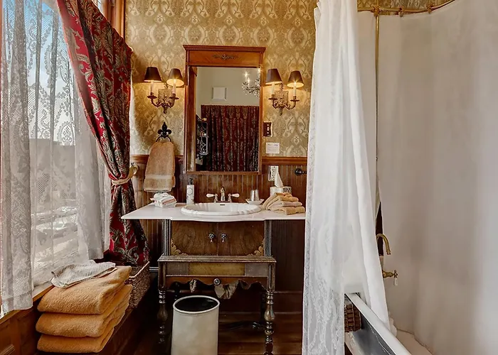Schuster Mansion Bed & Breakfast