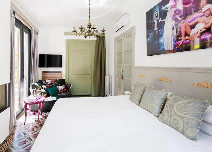 Dog Admiral - Urban Guest House
