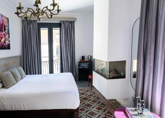 Dog Admiral - Urban Guest House