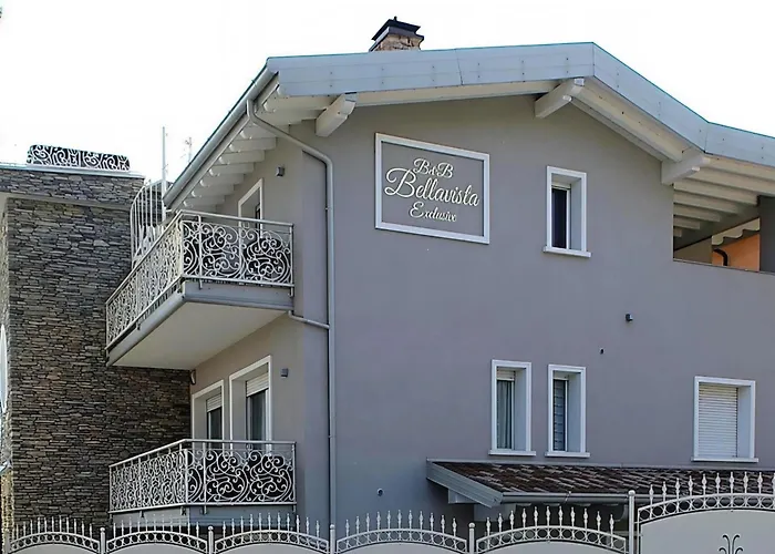 Bellavista Exclusive B&B In Zona Centrale Con Piscina Riscaldata-Jacuzzi Vista Lago La Colazione Viene Servita In Una Pasticceria Esclusiva In Centro-Vicina Alla Struttura-Animali Di Piccola Taglia Ammessi Su Richiesta Anticipata
