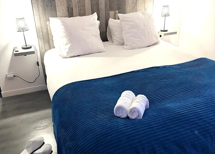 Aux Charmes - Suites de charme avec plaisir petit déjeuner en chambre, Côte d Opale