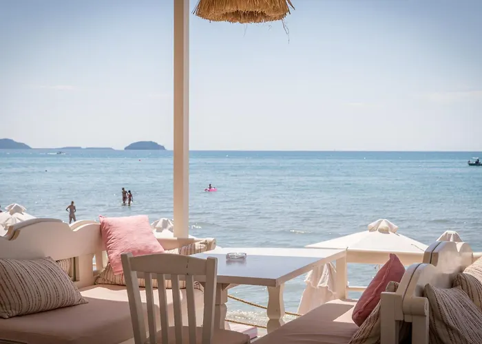 Cp Seafront Suites