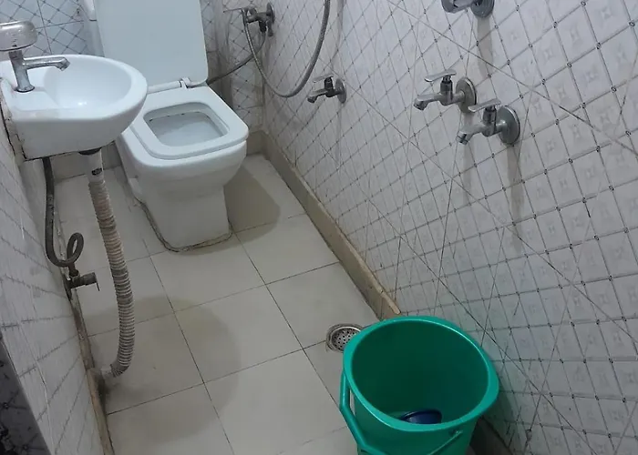 Family Hotel - 5Mint Form Nizamuddin Railway Station