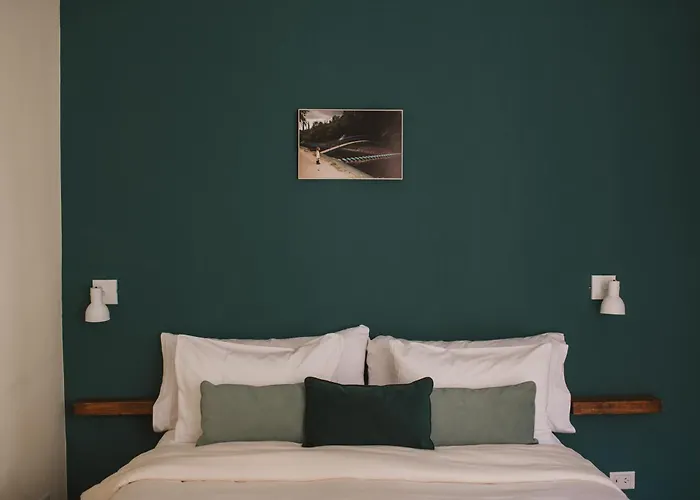 La Noire Petit Hotel