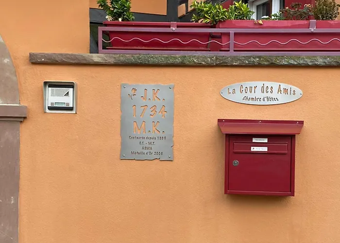 La Cour Des Amis