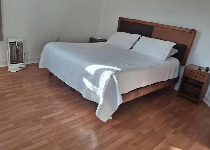 Wanderlust Hostel B & B