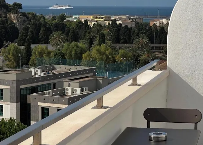18 Dante Luxury Suites