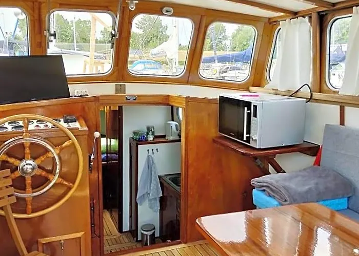 Prive B&B Motorsailer Rataplan