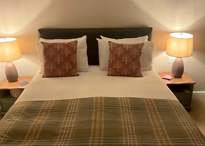 Oak Tree Lodge & Holiday Parking